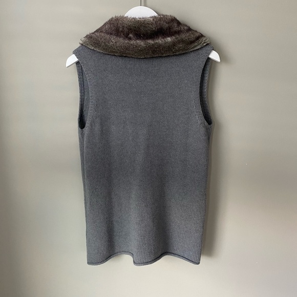 J. Jill XS sweater vest with faux fur collar. - Picture 4 of 5